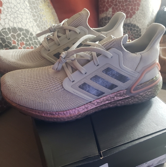 ADIDAS ULTRA BOOST 20 NWB - Picture 2 of 5